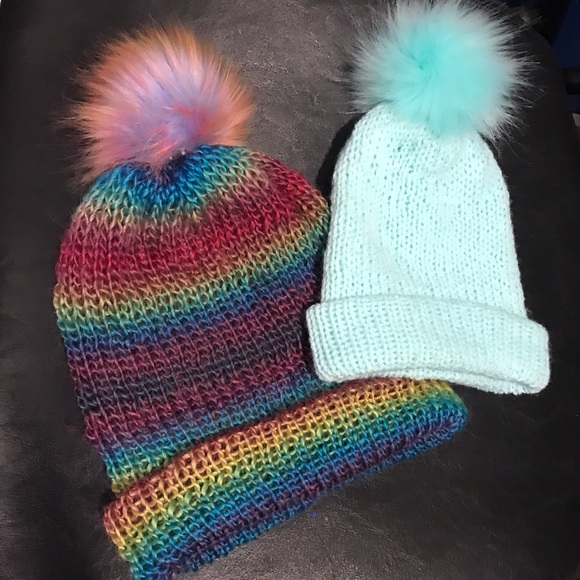 Accessories - Pom Pom beanies